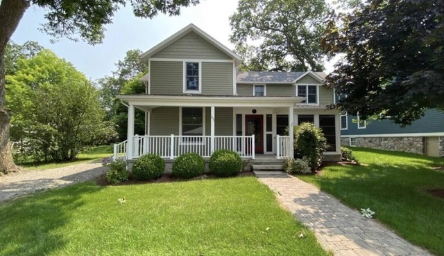 Historic updated cottage walking distance from the pool!