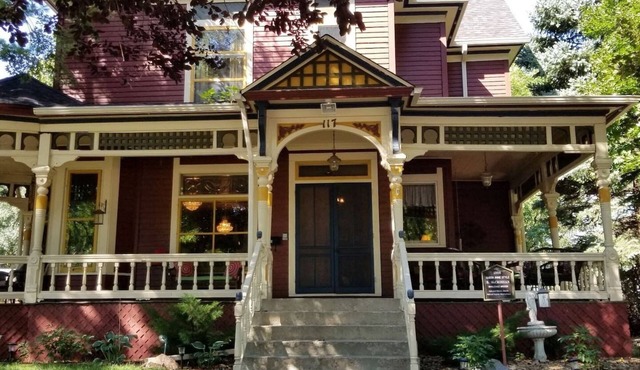 Historic Victorian Inn (1st/2nd Floors) 5bed 5bath