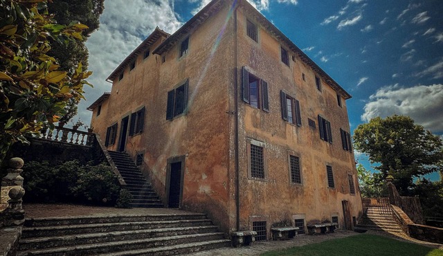 HISTORIC VILLA IN LUCCA 9 BEDROOMS 8 BATHROOMS SWIMMING POOL 35 KM FROM THE BEACHES 1H FROM FLORENCE