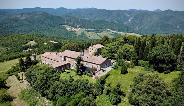 Historic villa in the heart of Tuscany. Surrounded by nature.