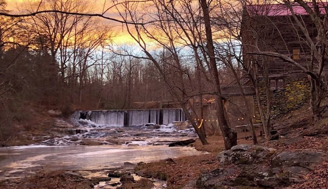 Historic Waterfall Mill with Hot Tub