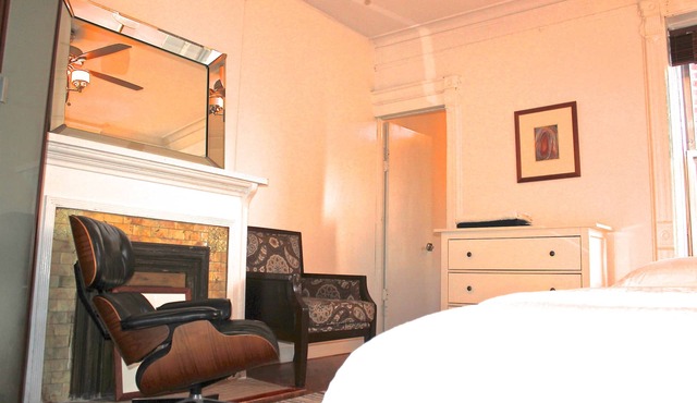 Historical Brownstone Living - Understated elegance, close to metro
