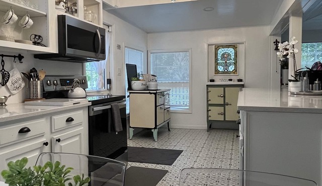 Historical Hidden Gem is located a few minutes from Downtown & the Beaches.