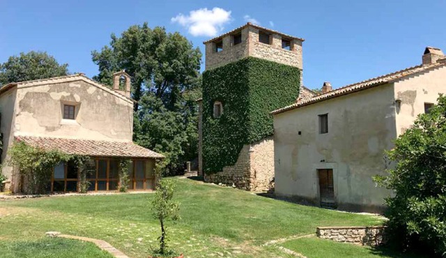 Historical, restored borgo with little church, wide nature + priv. lake