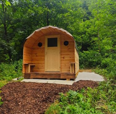 Hobbit Hütte am Bach ohne Bettwäsche