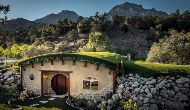 Hobbit Haven at the Sequoia Shire. Whimsical, Riverfront. 1 min to Sequoia