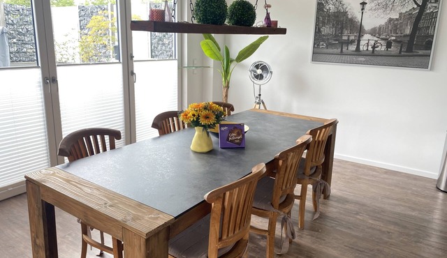 Hochmoderne Ferienwohnung mit gr. Dachterrasse, Zentral in Emden