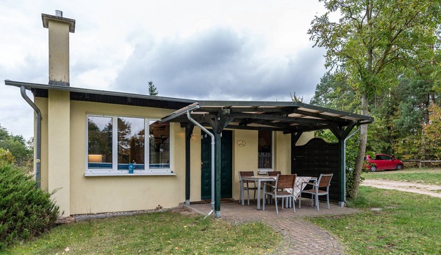 Holiday Home 'Ferienhaus Unkel Bräsig' with Private Terrace, Shared Garden and Wi-Fi