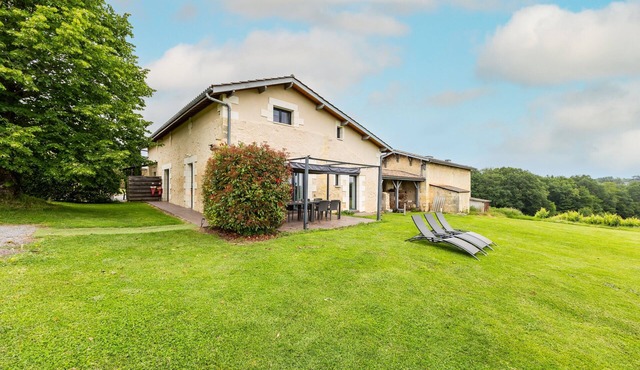 Holiday Home “Gîte Canteloup” with Shared Pool, Terrace and Wi-Fi
