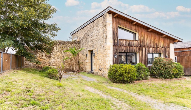 Holiday Home 'Gîte Loft' with Shared Pool, Communal Terrace and Wi-Fi