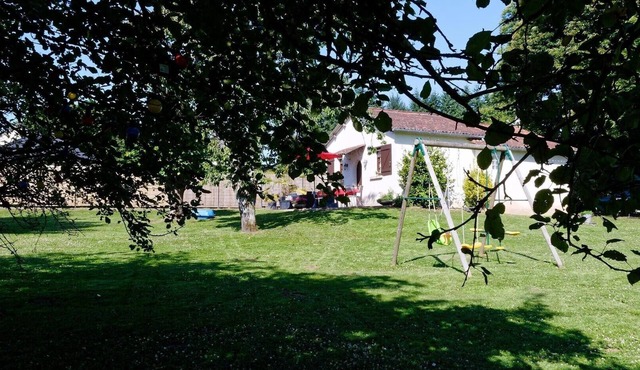 Holiday Home 'Gîte Saint Pardoux L'ortigier' with Private Terrace, Private Garden and Wi-Fi