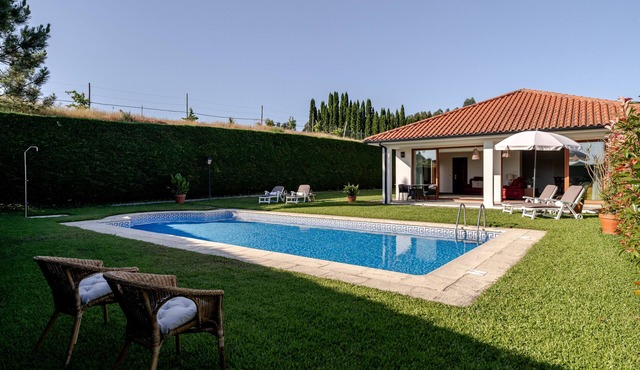 Holiday Home 'Quinta Do Outeirinho - Deluxe' with Mountain View, Wi-Fi and Air Conditioning