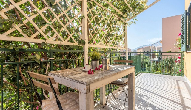 Holiday Apartment 'Cielomare' with Sea View, Pool & Wi-Fi