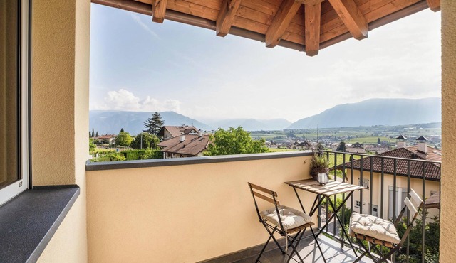 Holiday Apartment 'Meine Bleibe - Olive' with Mountain View, Garden & Wi-Fi
