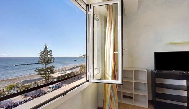 Holiday Accommodation "Casa Fronte mare" with sea front view