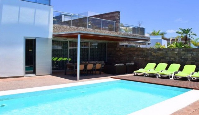 Holiday Accommodation "5-Bedroom Villa in Playa del Duque" with private pool