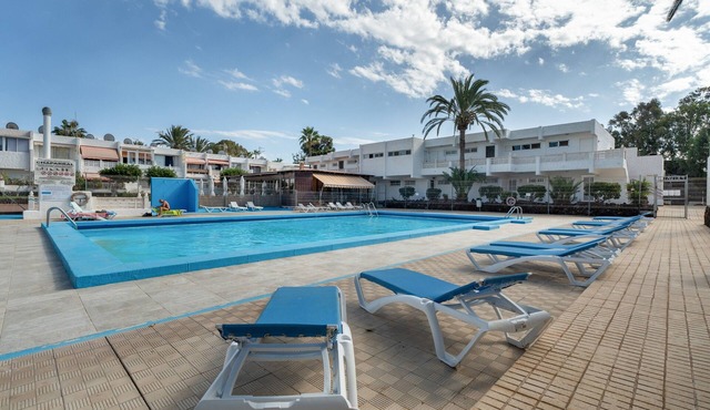 Holiday Accommodation "Big 2-berdroom in Tenerife South" overlooking the main plaza