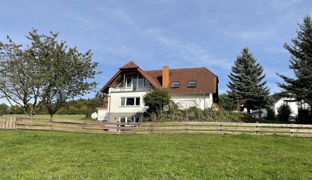 Holiday accommodation for travelers, fitters and castle/Hochzetsgäste