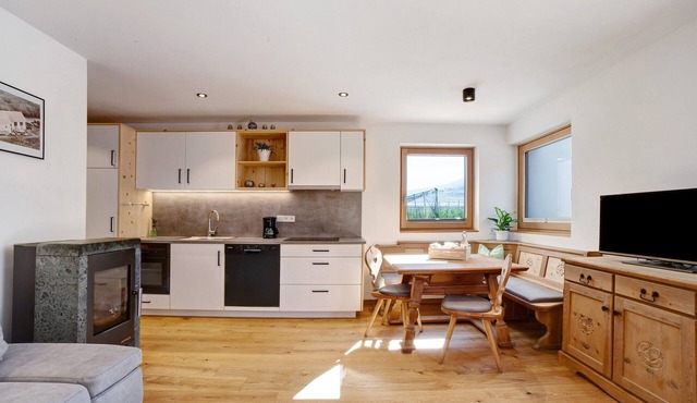 Holiday Apartment "Waalhof Ferienwohnung Golden" with Mountain View, Shared Garden and Wi-Fi