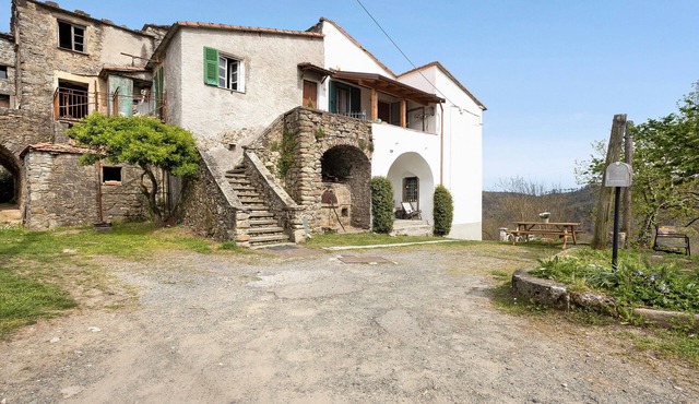Holiday Apartment "Cà Gianca" with Mountain View & Wi-Fi