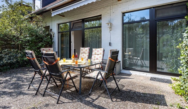 Holiday Apartment 2 with Private Terrace, Private Garden and Wi-Fi