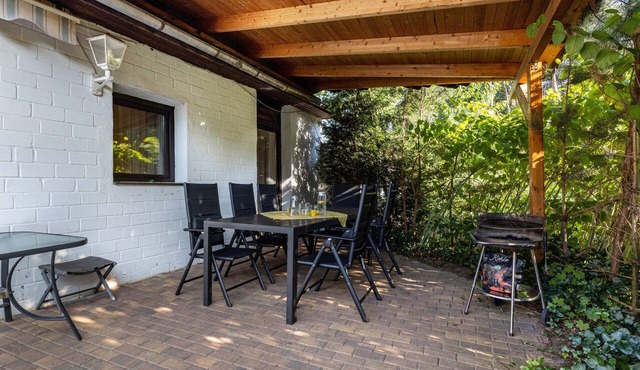 Holiday Apartment 5 with Private Terrace, Private Garden and Wi-Fi