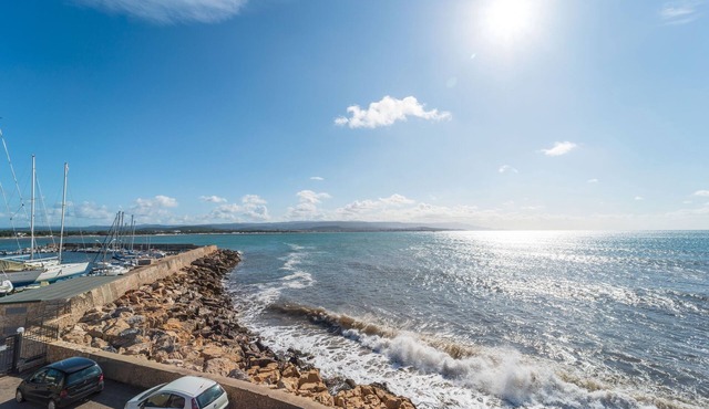 Holiday Apartment ‘Amantiosu Casa Vacanze’ with Air Conditioning & Balcony