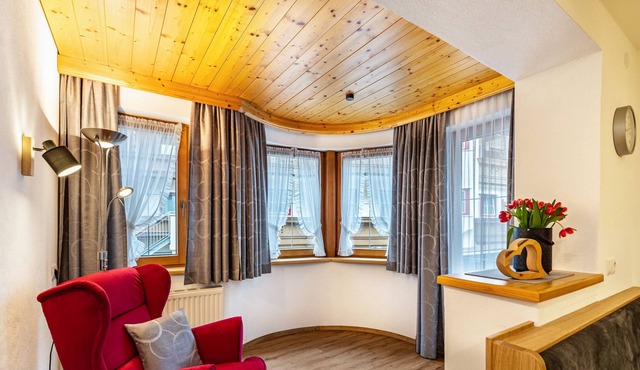 Holiday Apartment 'Appartement Alpenrose' with Mountain View, Balcony & Wi-Fi