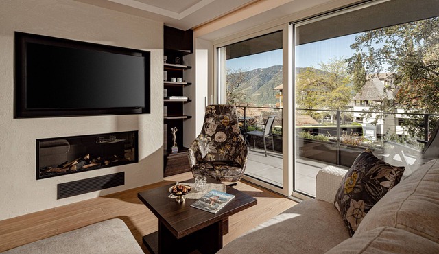 Holiday Apartment "Apt. Stefan - Schenna Chalet" with Mountain View, Private Terrace & Wi-Fi