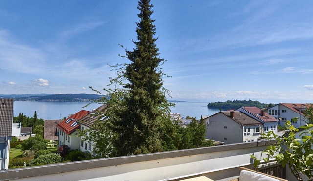 Holiday Apartment 'Bodenseeblick' with Lake View, Balcony and Wi-Fi