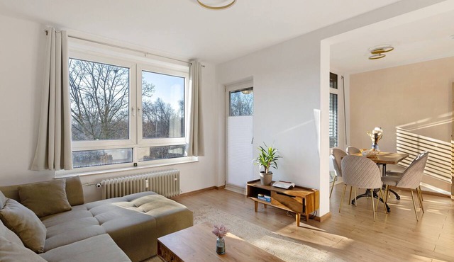 Holiday Apartment 'Charming Private Room' with Wi-Fi
