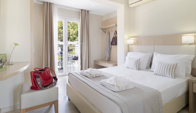 Holiday Apartment 'Cosmos 2' close to the Beach with Shared Terrace & Wi-Fi
