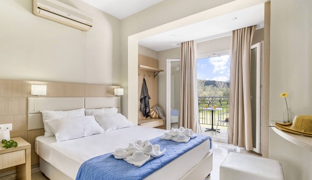 Holiday Apartment 'Cosmos 4' close to the Beach with Shared Terrace & Wi-Fi