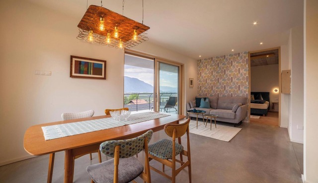 Holiday Apartment "Das Eckige" with Mountain View, Wi-Fi, Garden & Terrace