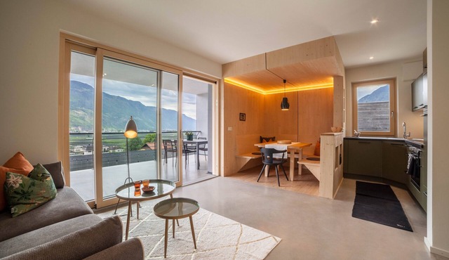 Holiday Apartment "Das Runde" with Mountain View, Wi-Fi, Garden & Terrace