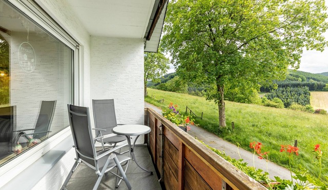 Holiday Apartment Eulennest (46 sqm, 1 Bedroom for 4 Guests) with Balcony and Wi-Fi