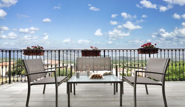 Holiday Apartment 'Dolcecasa' with Mountain View, Private Terrace & Wi-Fi
