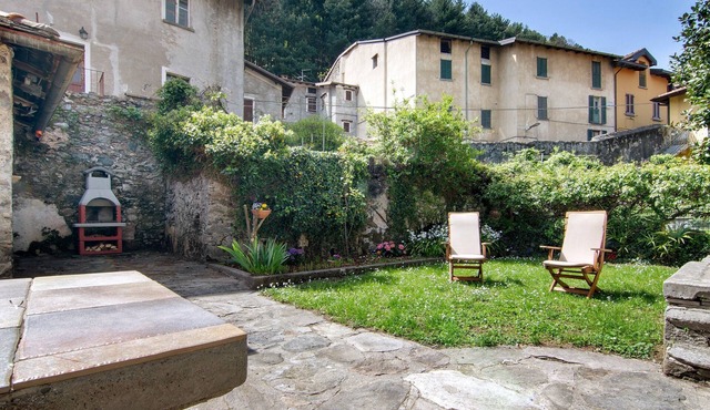 Holiday Apartment "Dongo Garden" with Private Garden & Wi-Fi