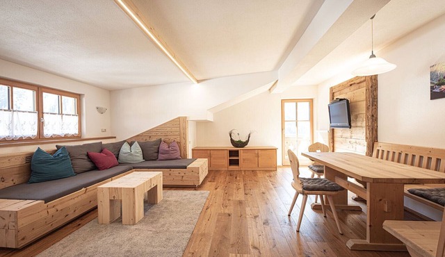 Holiday Apartment "Edelweiss" with Mountain View, Private Terrace & Wi-Fi