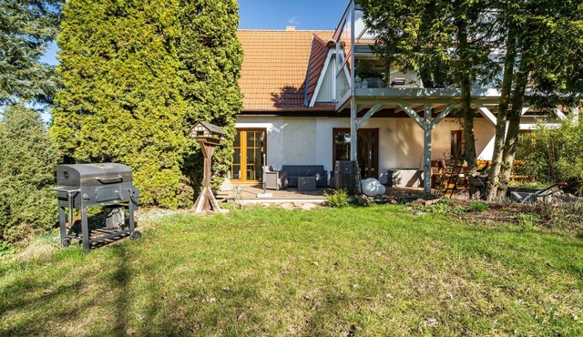 Holiday Apartment "Eichenhof" with Shared Terrace, Private Garden and Wi-Fi