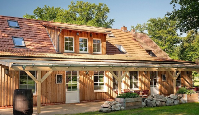 Holiday Apartment "Eichengeflüster Forest Cabin" with Large Covered Terrace in Ströhen