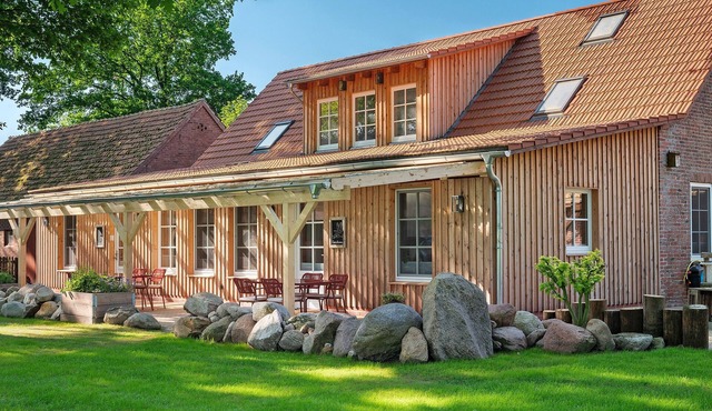Holiday Apartment "Eichengeflüster Kranichzimmer" with Covered Terrace in Ströhen
