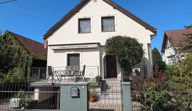 Holiday apartment in a quiet location, with modern and comfortable furnishings and air conditioning