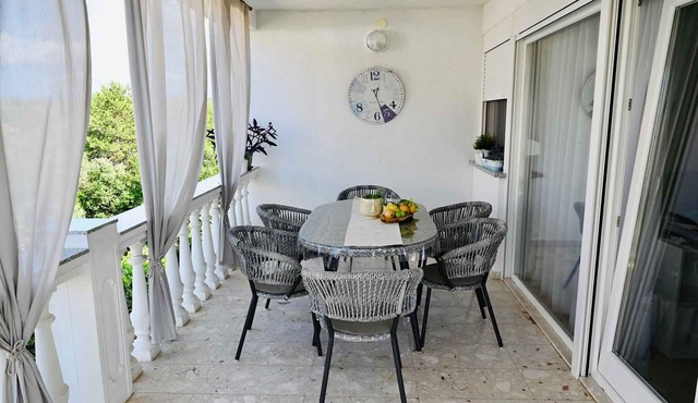 Holiday apartment mit Klimaanlage und Balkon