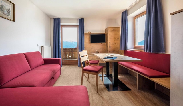 Holiday Apartment "Residenz Condor Rosengarten" with Mountain View, Sauna, Wi-Fi & Garden