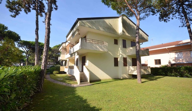 Holiday apartment with balcony and air conditioning