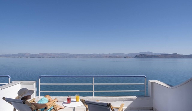 Holiday beach Studio, Unique sea view balcony, near Nafplio, Mycenae, Epidaurus
