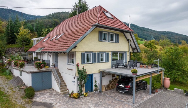 Holiday Apartment "Lehmann with View on Castle" with Mountain View, Private Terrace & Wi-Fi