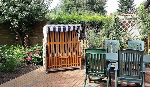 Holiday flat Ilka in Warwerort Büsum with garden