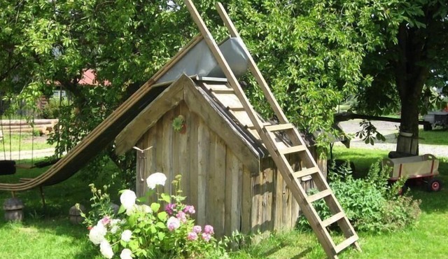 Holiday flat in forest and meadow surroundings